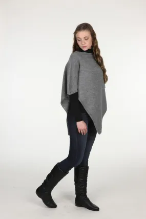 Klassisk poncho i glatstrik