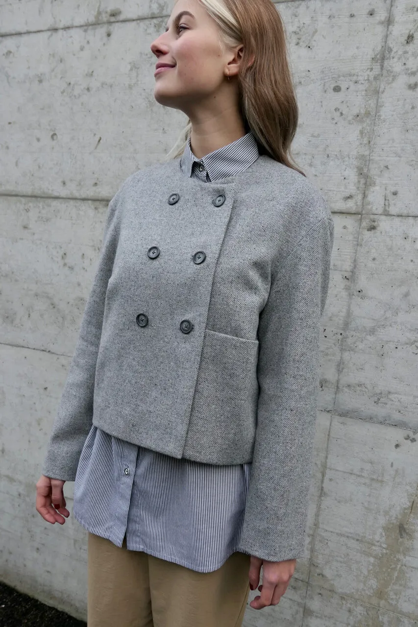 No49 kurze Jacke zweireihig