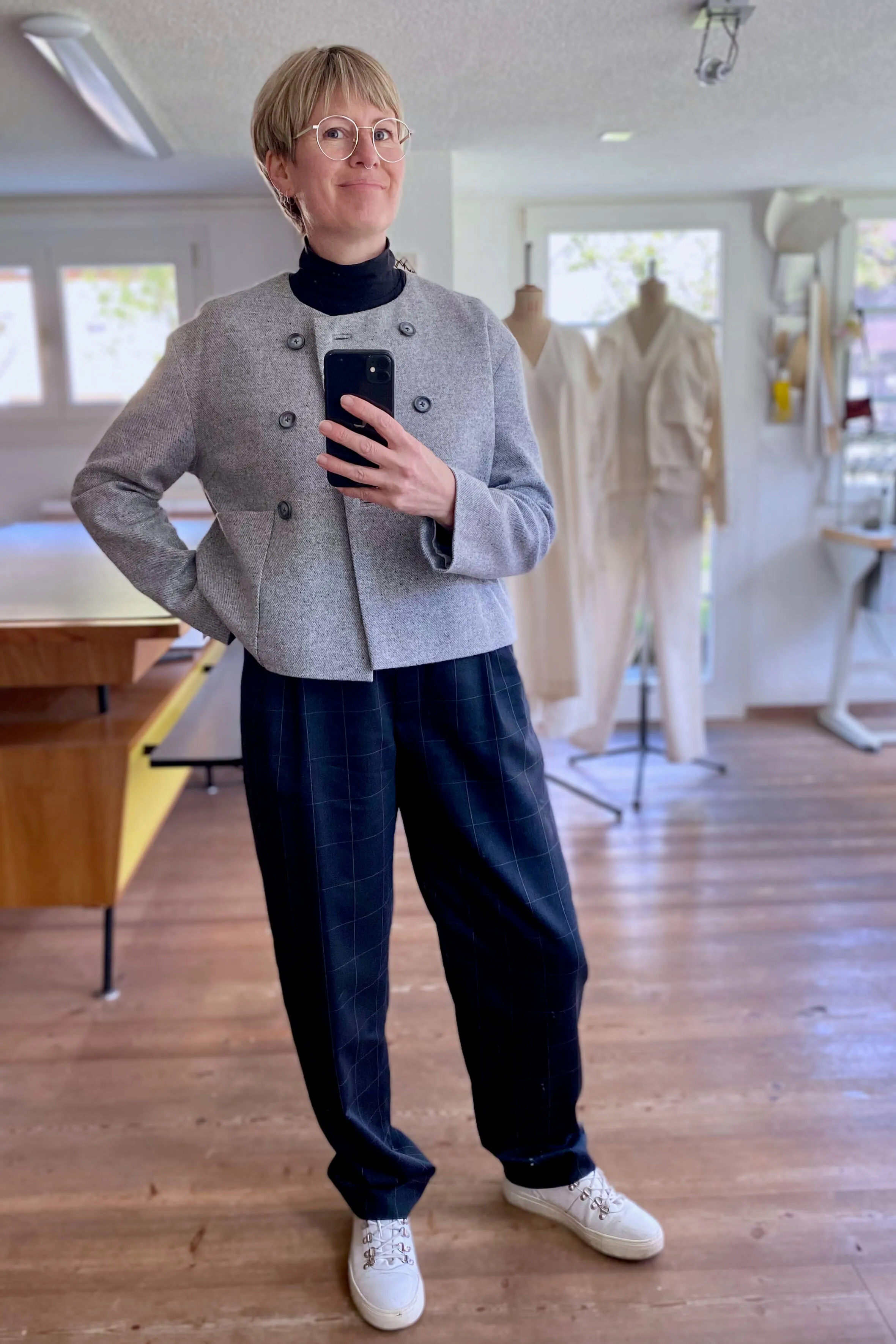 No49 kurze Jacke zweireihig