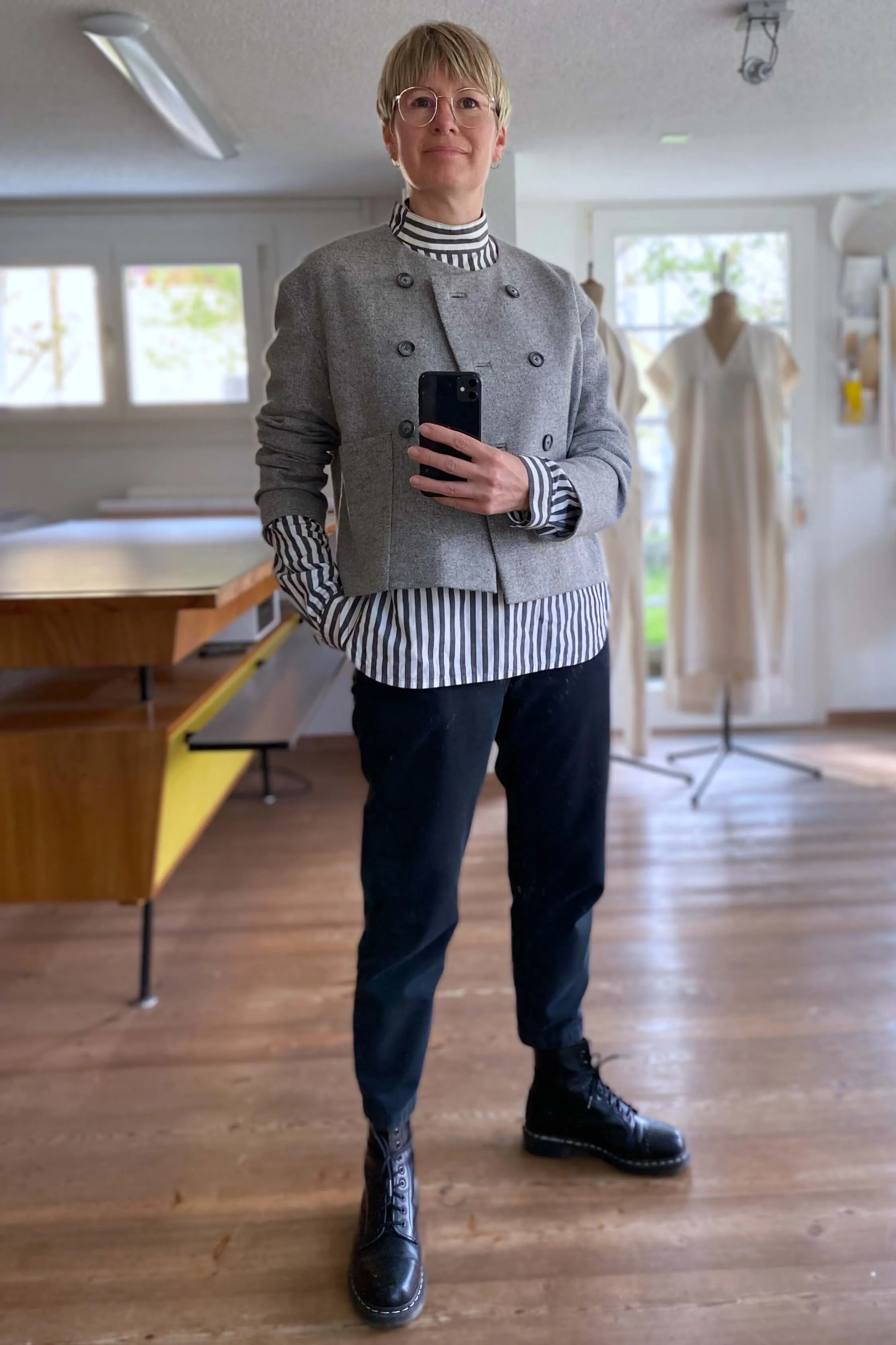 No49 kurze Jacke zweireihig
