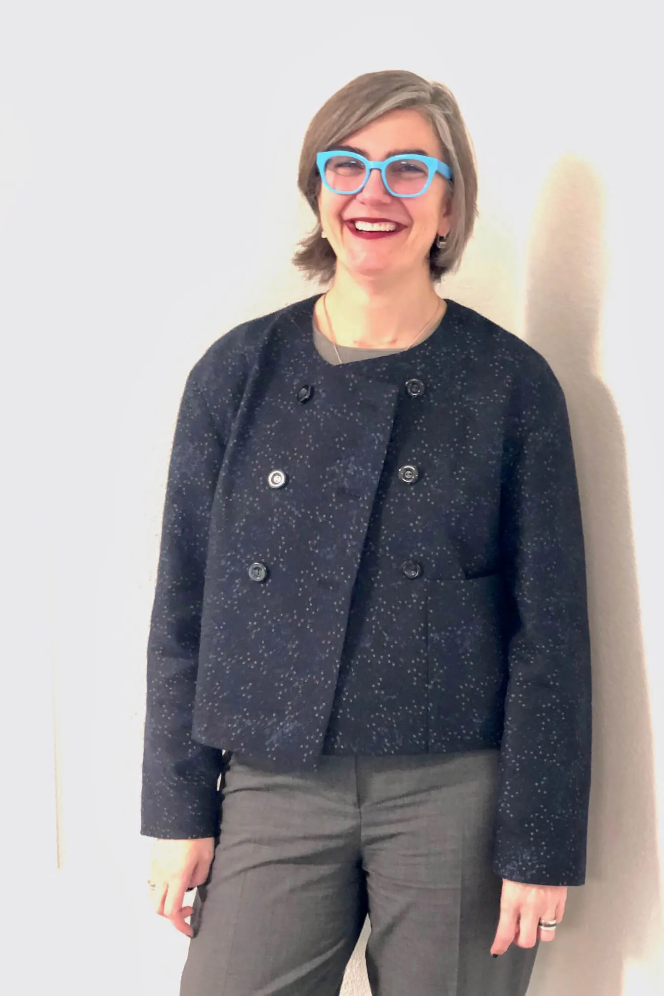 No49 kurze Jacke zweireihig