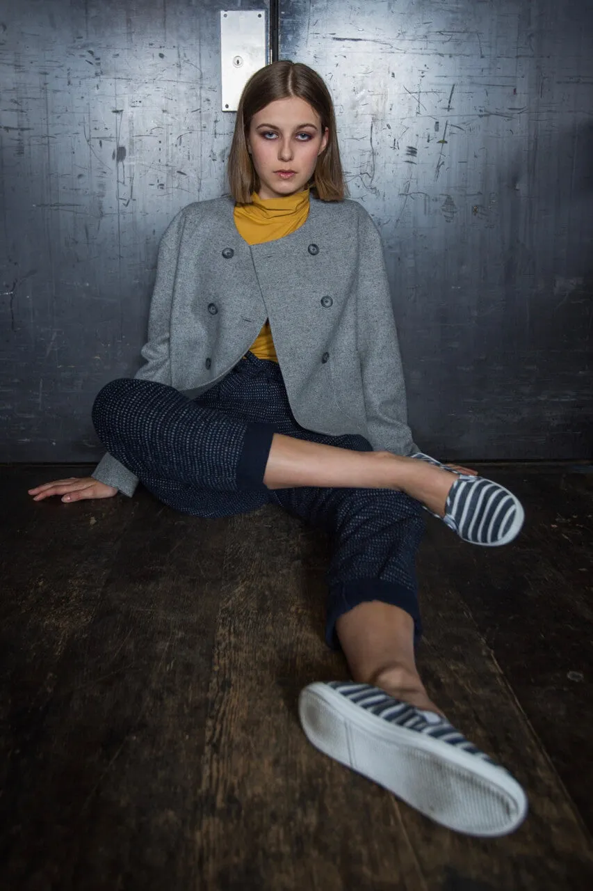 No49 kurze Jacke zweireihig